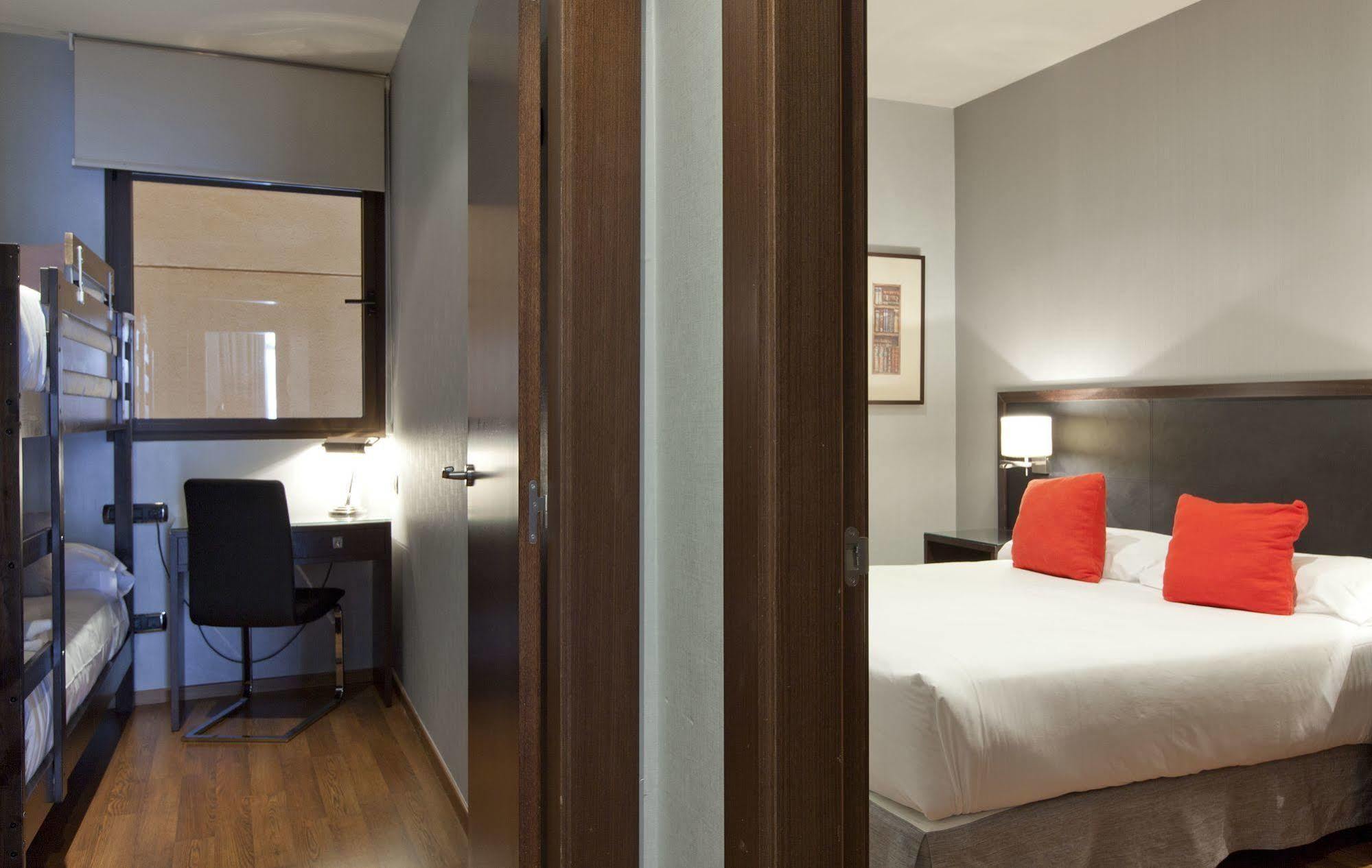 Suites Center Барселона Екстер'єр фото
