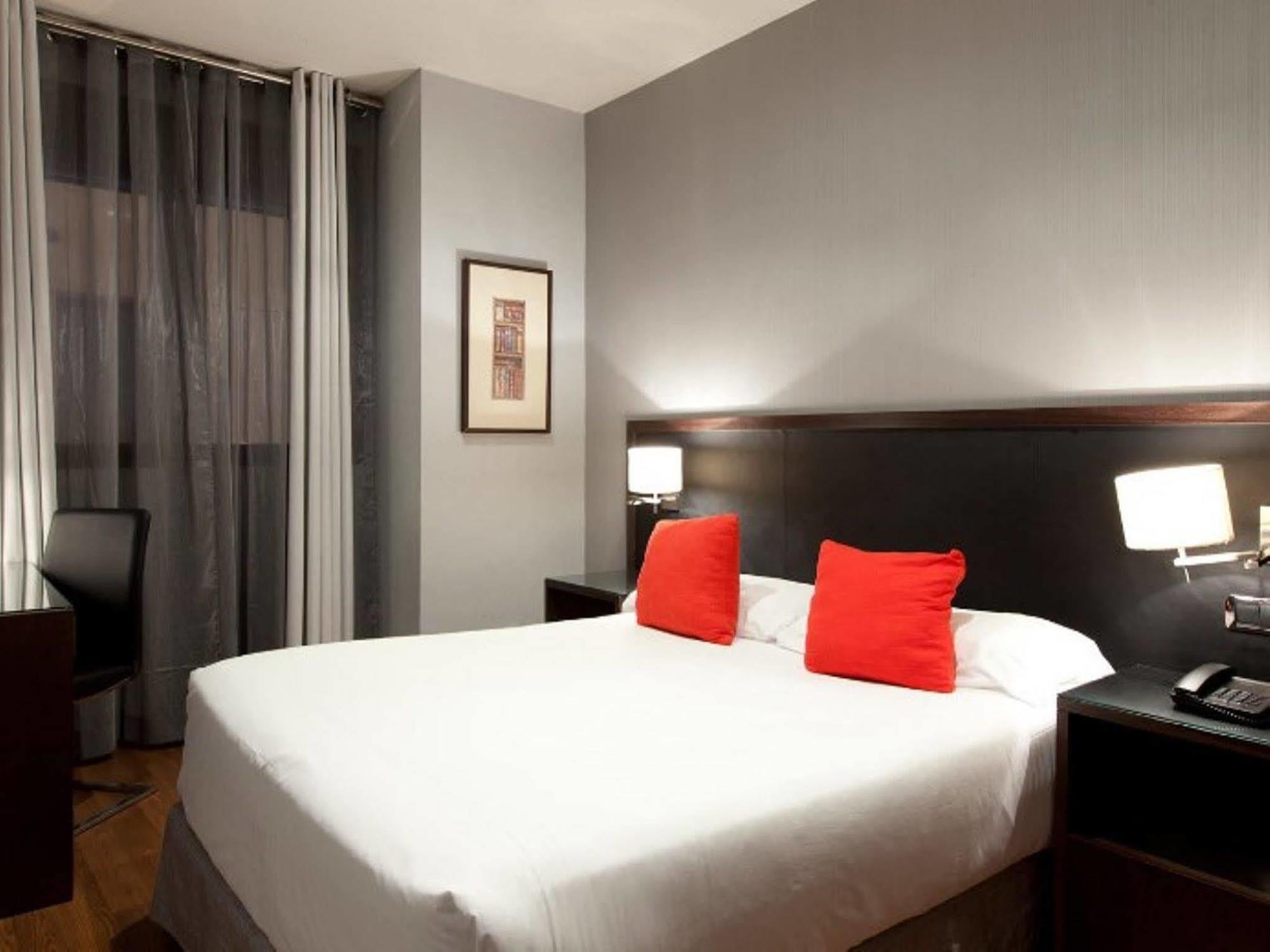 Suites Center Барселона Екстер'єр фото